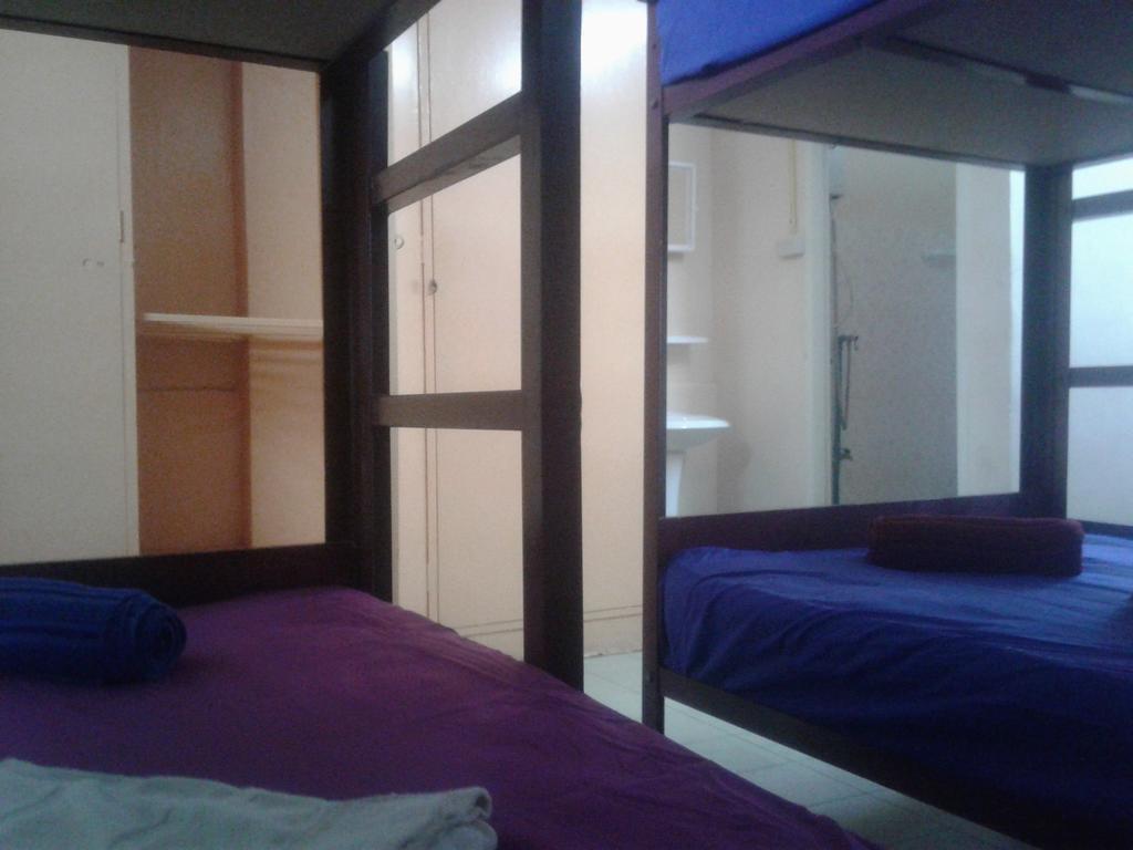 Yaya Guesthouse Bangkok Esterno foto