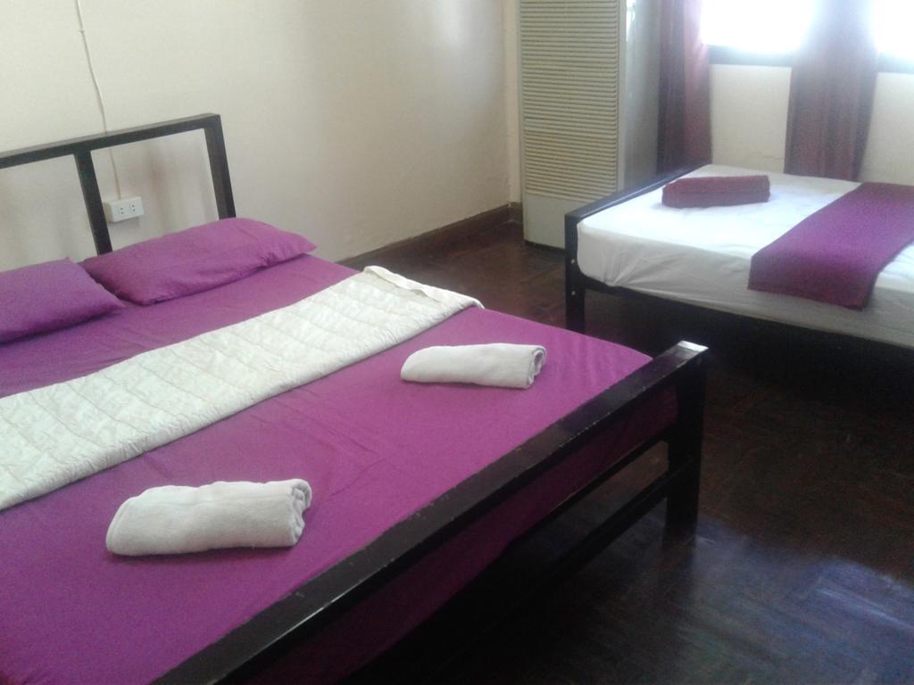 Yaya Guesthouse Bangkok Esterno foto