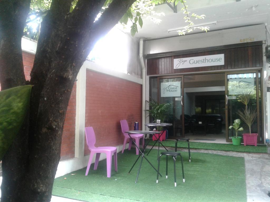 Yaya Guesthouse Bangkok Esterno foto