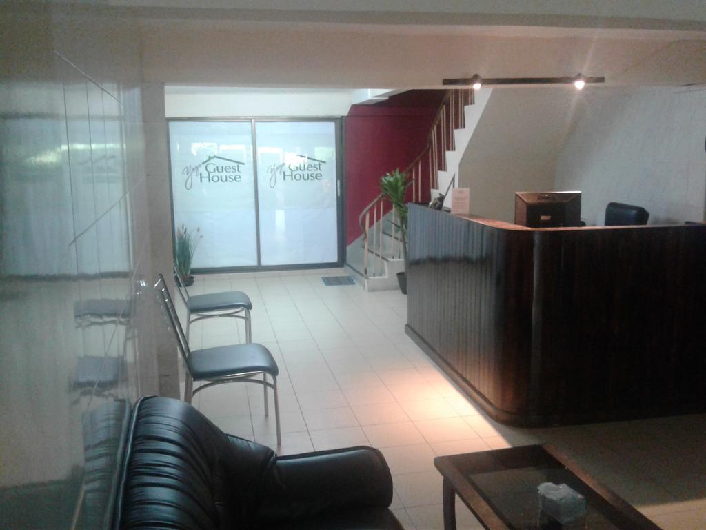 Yaya Guesthouse Bangkok Esterno foto