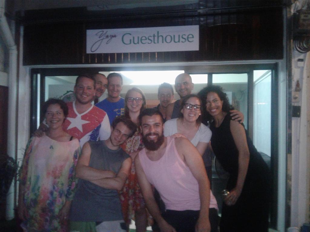 Yaya Guesthouse Bangkok Esterno foto