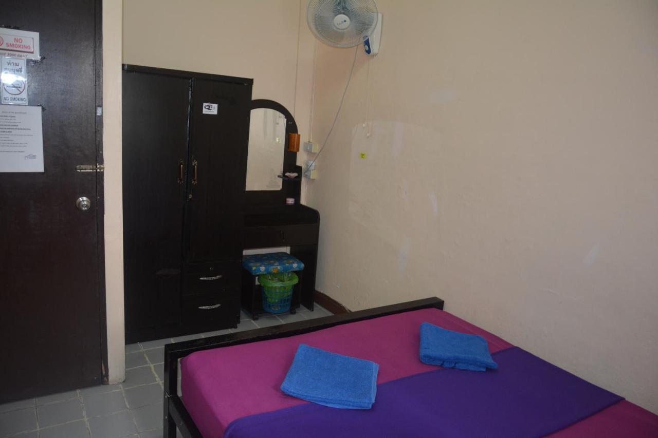 Yaya Guesthouse Bangkok Esterno foto