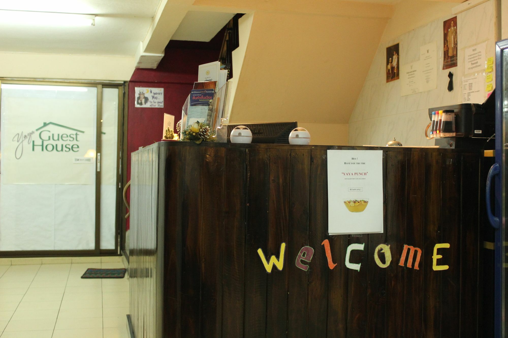 Yaya Guesthouse Bangkok Esterno foto