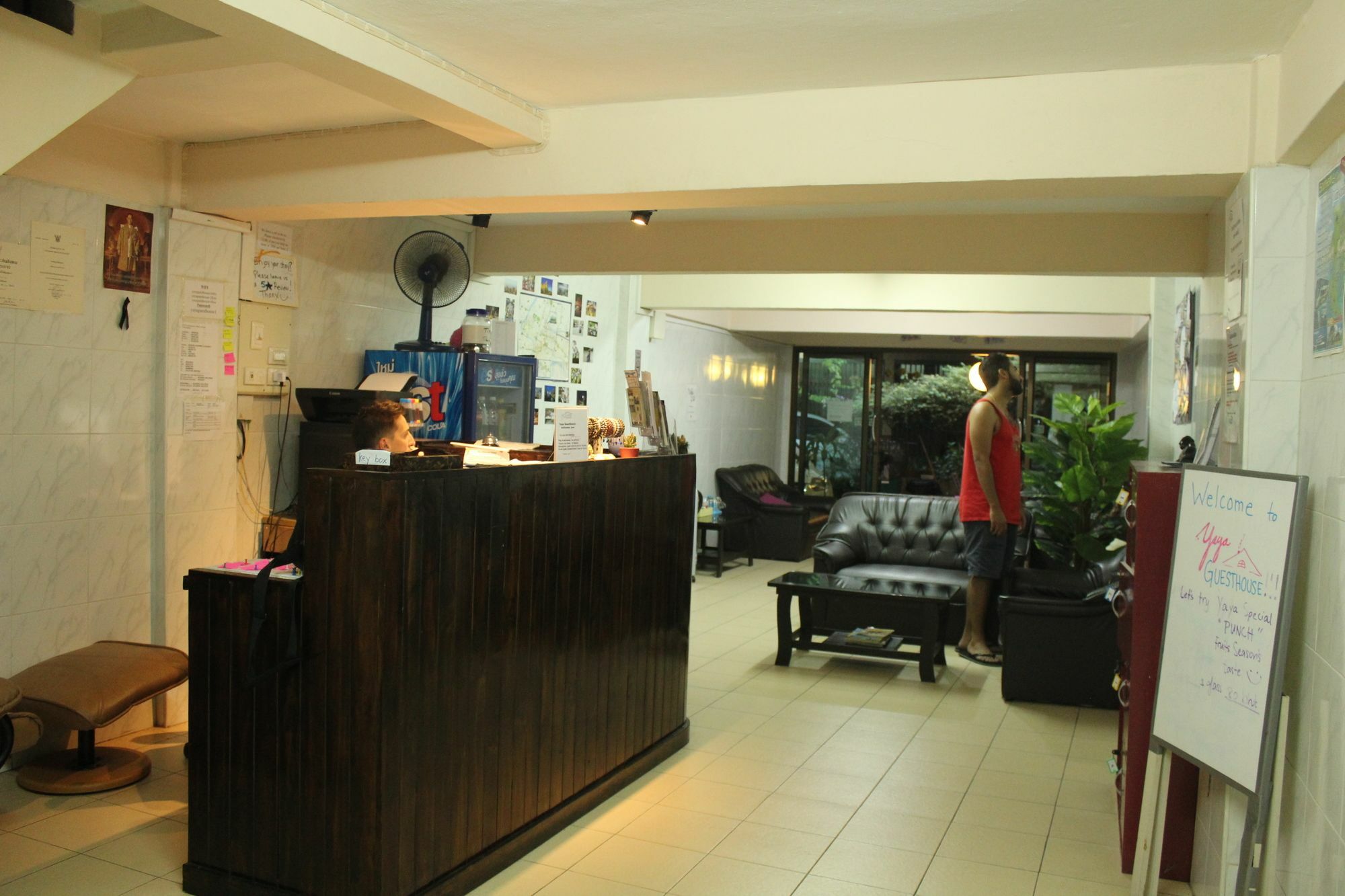 Yaya Guesthouse Bangkok Esterno foto