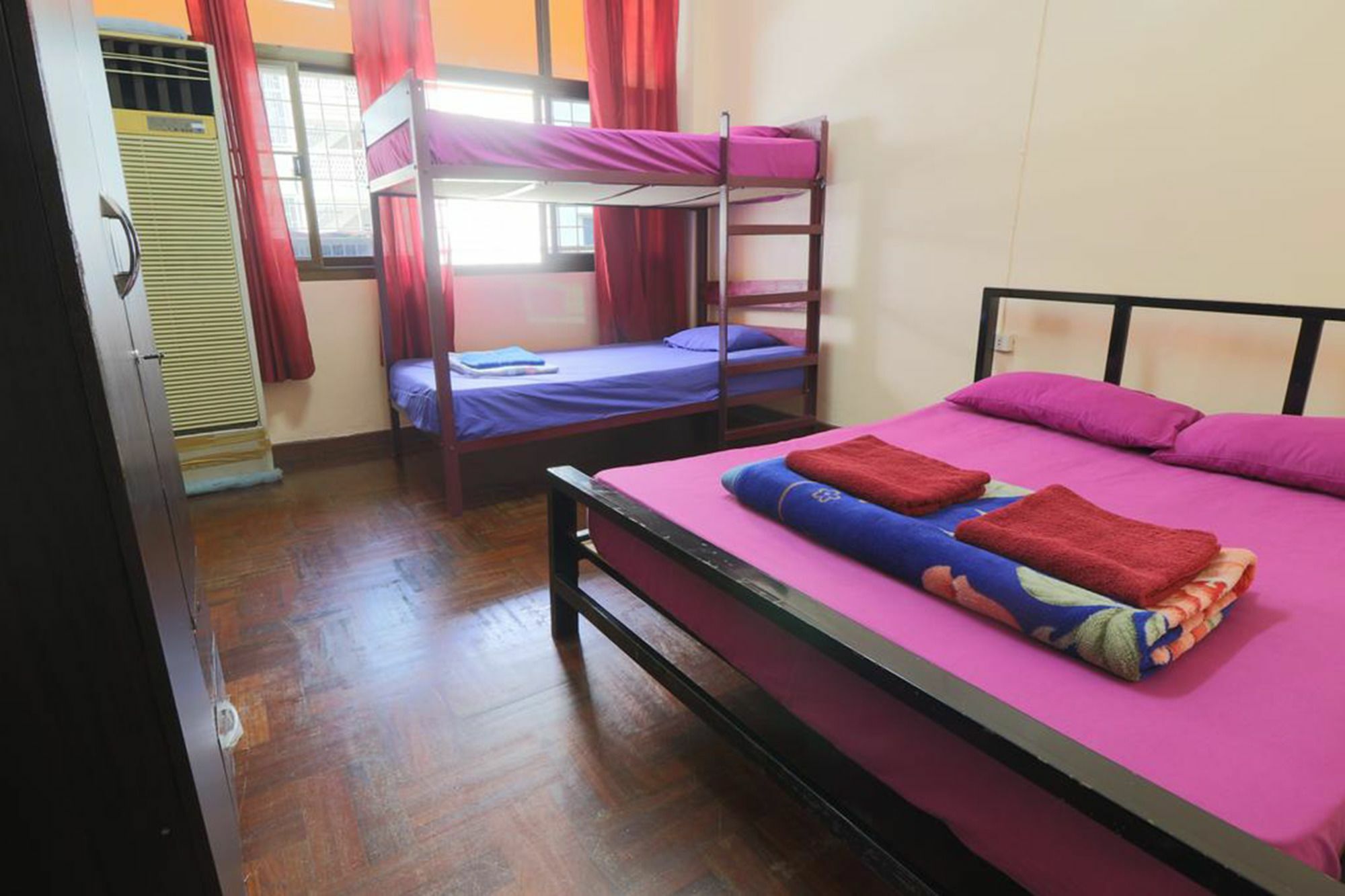 Yaya Guesthouse Bangkok Esterno foto