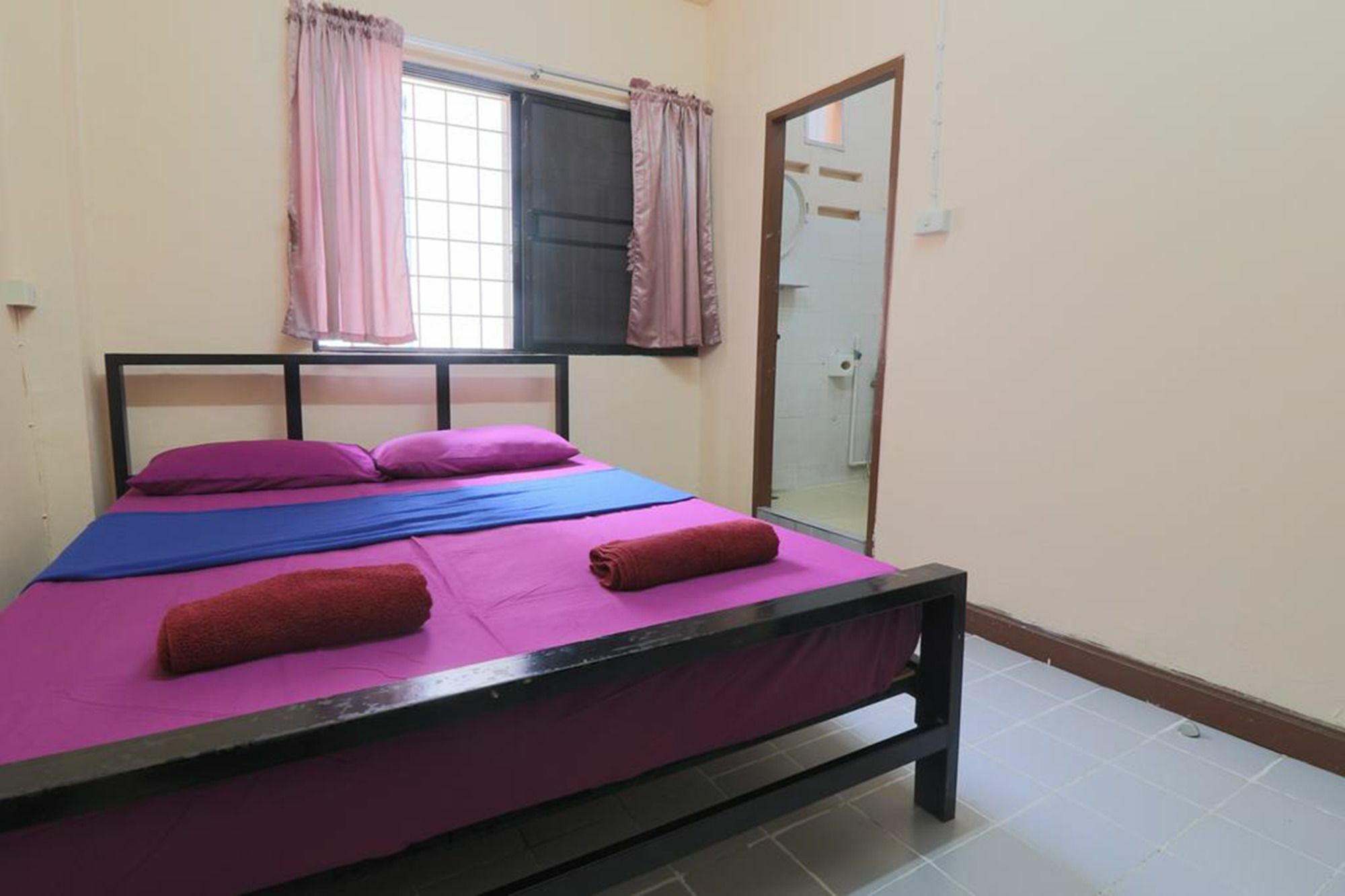 Yaya Guesthouse Bangkok Esterno foto