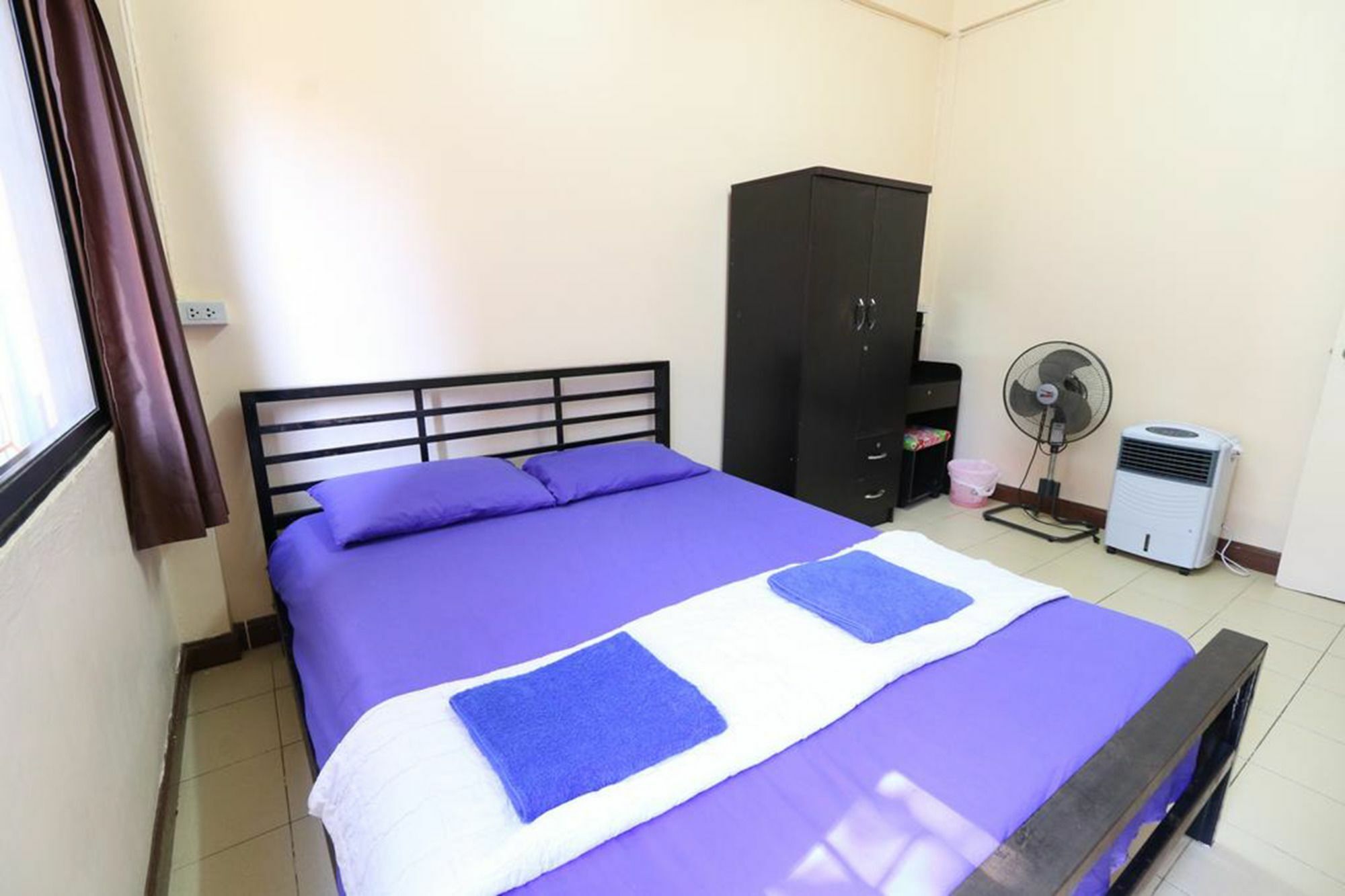 Yaya Guesthouse Bangkok Esterno foto