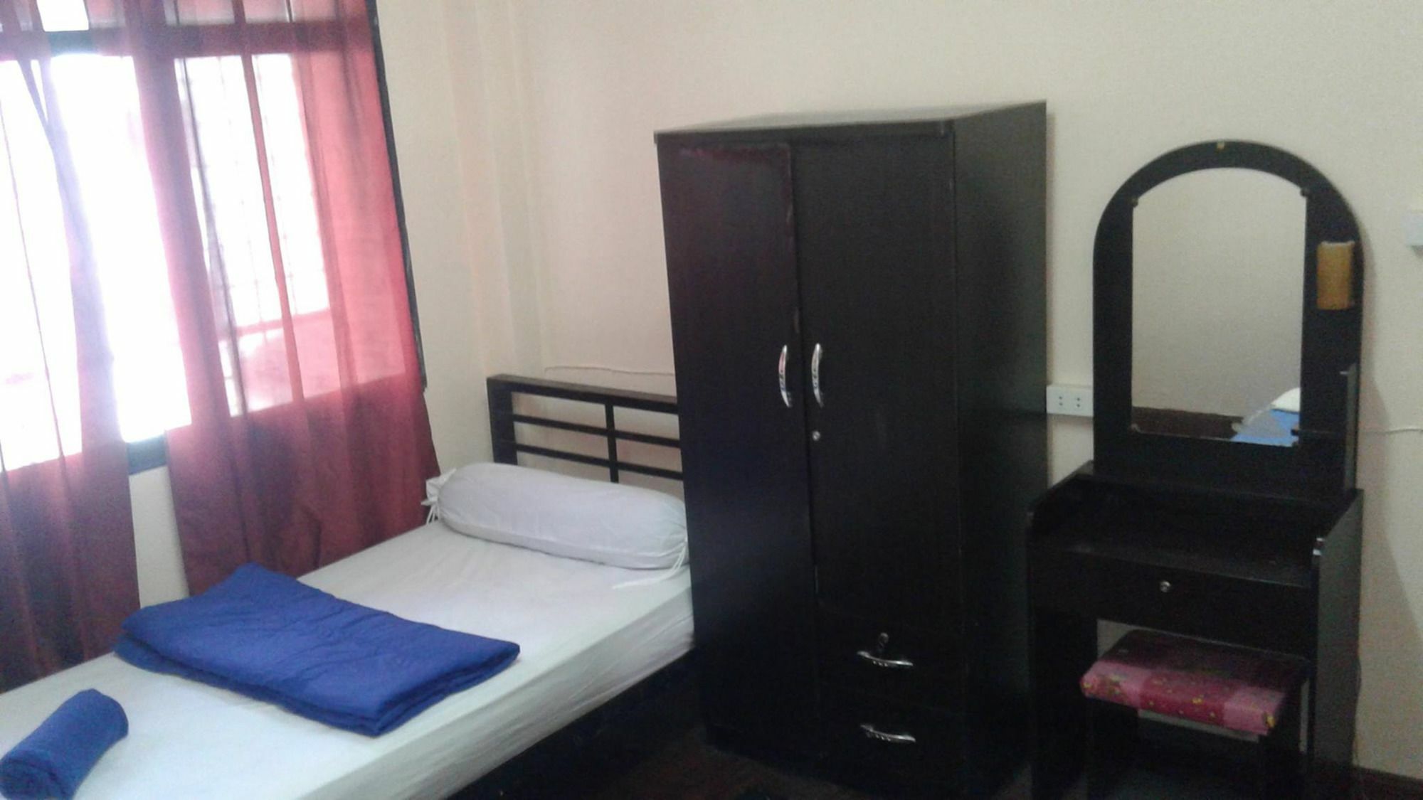 Yaya Guesthouse Bangkok Esterno foto