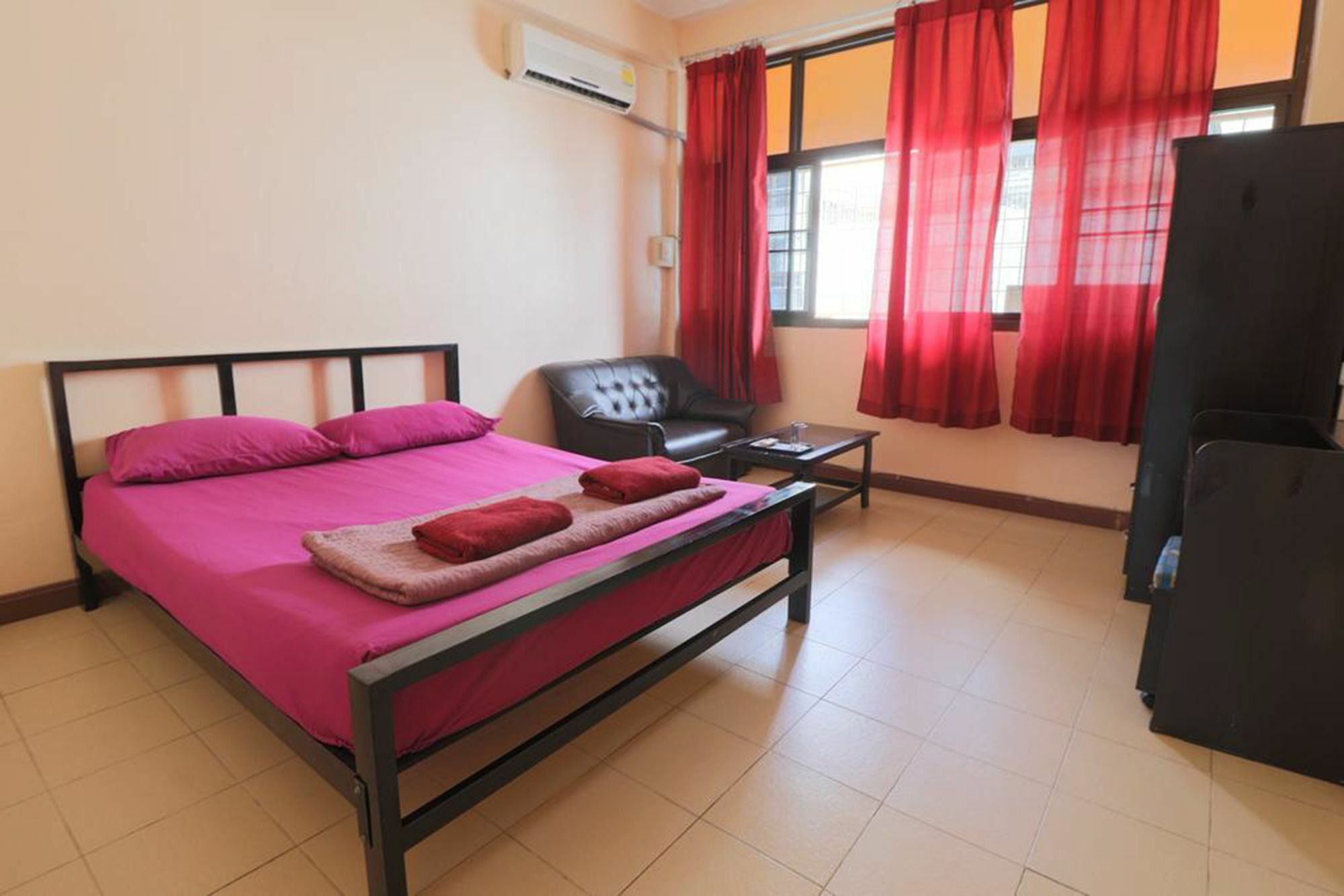 Yaya Guesthouse Bangkok Esterno foto