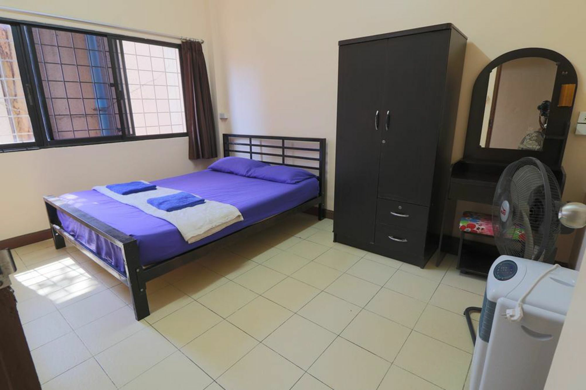 Yaya Guesthouse Bangkok Esterno foto